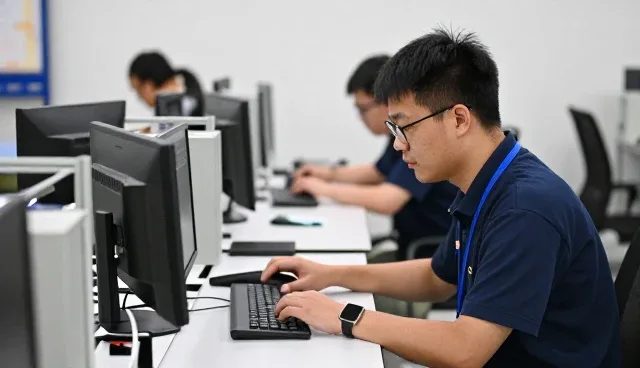 深圳市越门三铁科技有限公司提供适合地区的产品设计